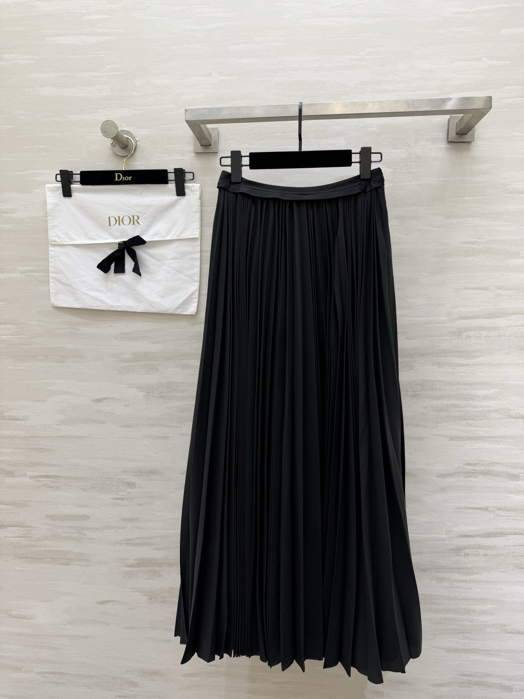 #Dio♡百褶半裙｜永不过时的优雅这条百褶半裙真的是衣橱里的「万金油」单品！垂坠感满分的面料 走路自带飘