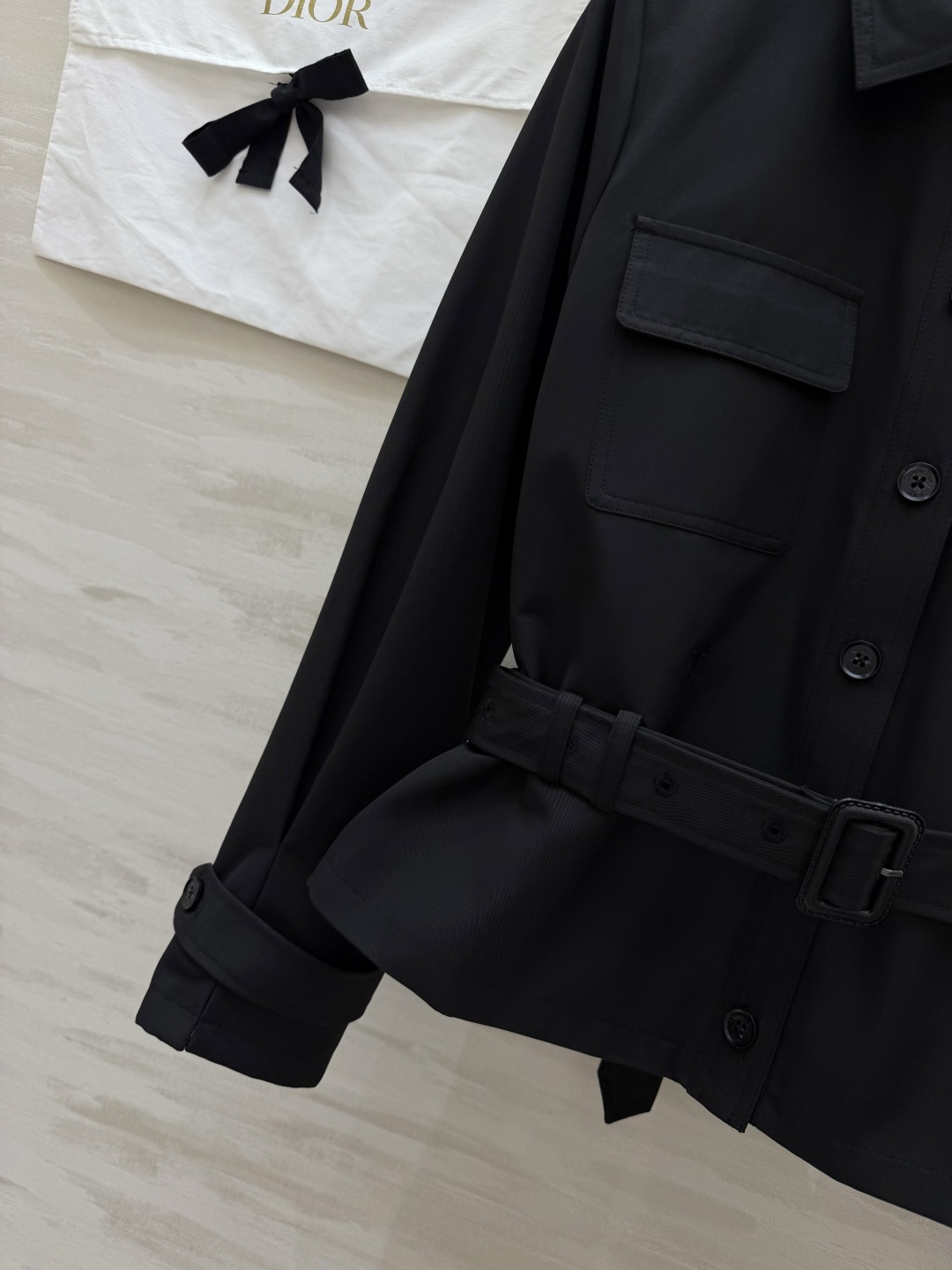 #Dio♡²⁶工装短外套 卡其色复古温柔 黑色酷飒干练 两色都很绝！翻领+大口袋设计 自带随性工装感 腰