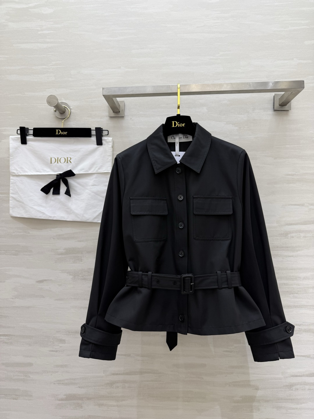 #Dio♡²⁶工装短外套 卡其色复古温柔 黑色酷飒干练 两色都很绝！翻领+大口袋设计 自带随性工装感 腰