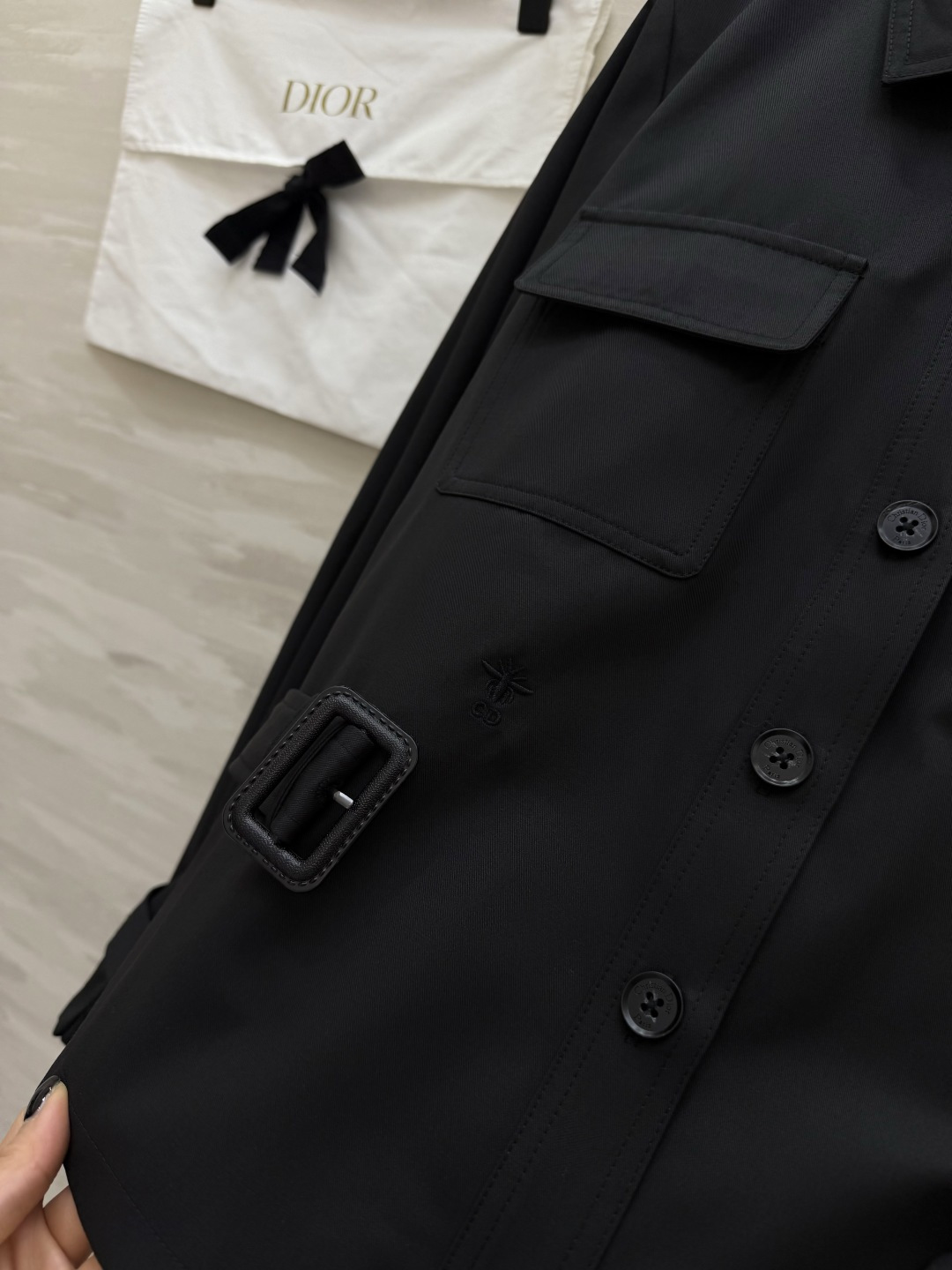 #Dio♡²⁶工装短外套 卡其色复古温柔 黑色酷飒干练 两色都很绝！翻领+大口袋设计 自带随性工装感 腰