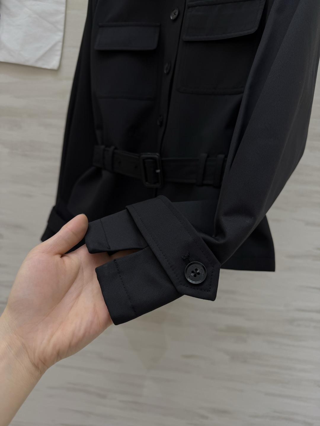 #Dio♡²⁶工装短外套 卡其色复古温柔 黑色酷飒干练 两色都很绝！翻领+大口袋设计 自带随性工装感 腰