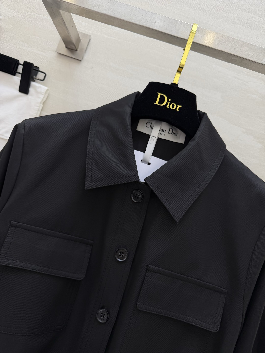 #Dio♡²⁶工装短外套 卡其色复古温柔 黑色酷飒干练 两色都很绝！翻领+大口袋设计 自带随性工装感 腰