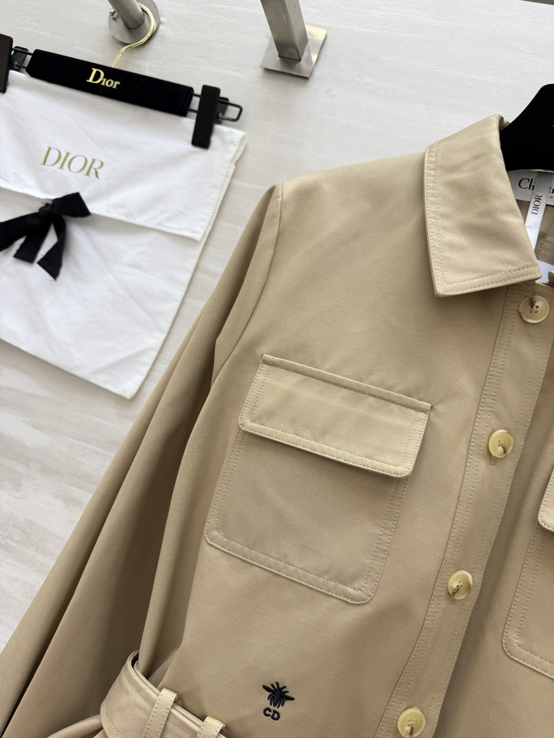 #Dio♡²⁶工装短外套 卡其色复古温柔 黑色酷飒干练 两色都很绝！翻领+大口袋设计 自带随性工装感 腰