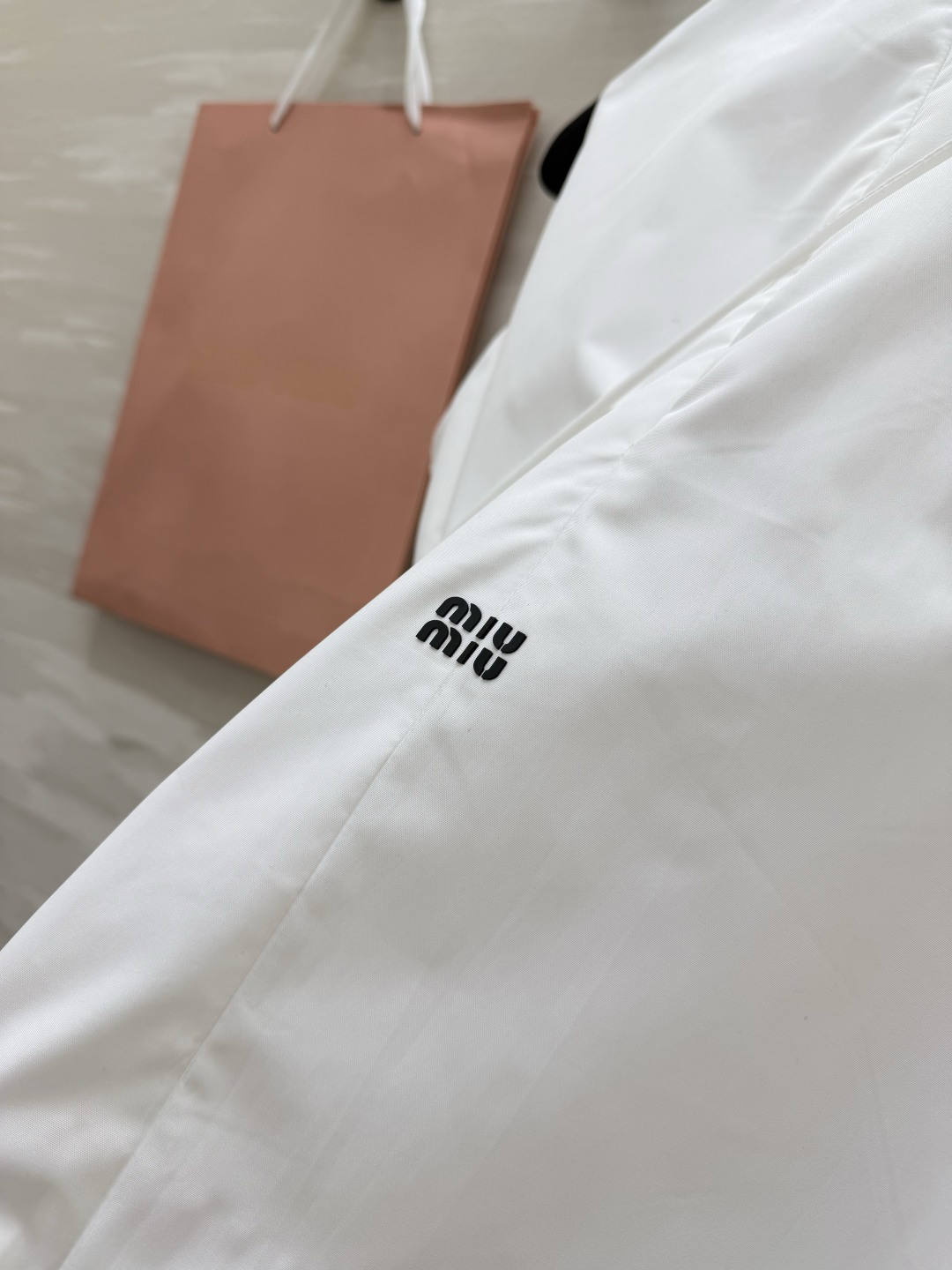 #Miu系少女风✨ Miu系甜妹本命裙来啦！无袖花苞廓形设计，减龄感直接拉满！圆领褶皱细节，慵懒又不失精