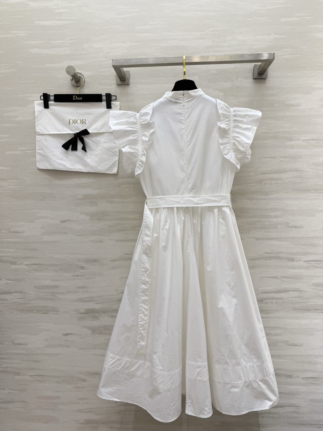 #Dio♡²⁶宫廷感小飞袖连衣裙 把优雅刻进骨子里的经典款 立领+荷叶边设计 修饰肩线超显瘦 同色系腰带