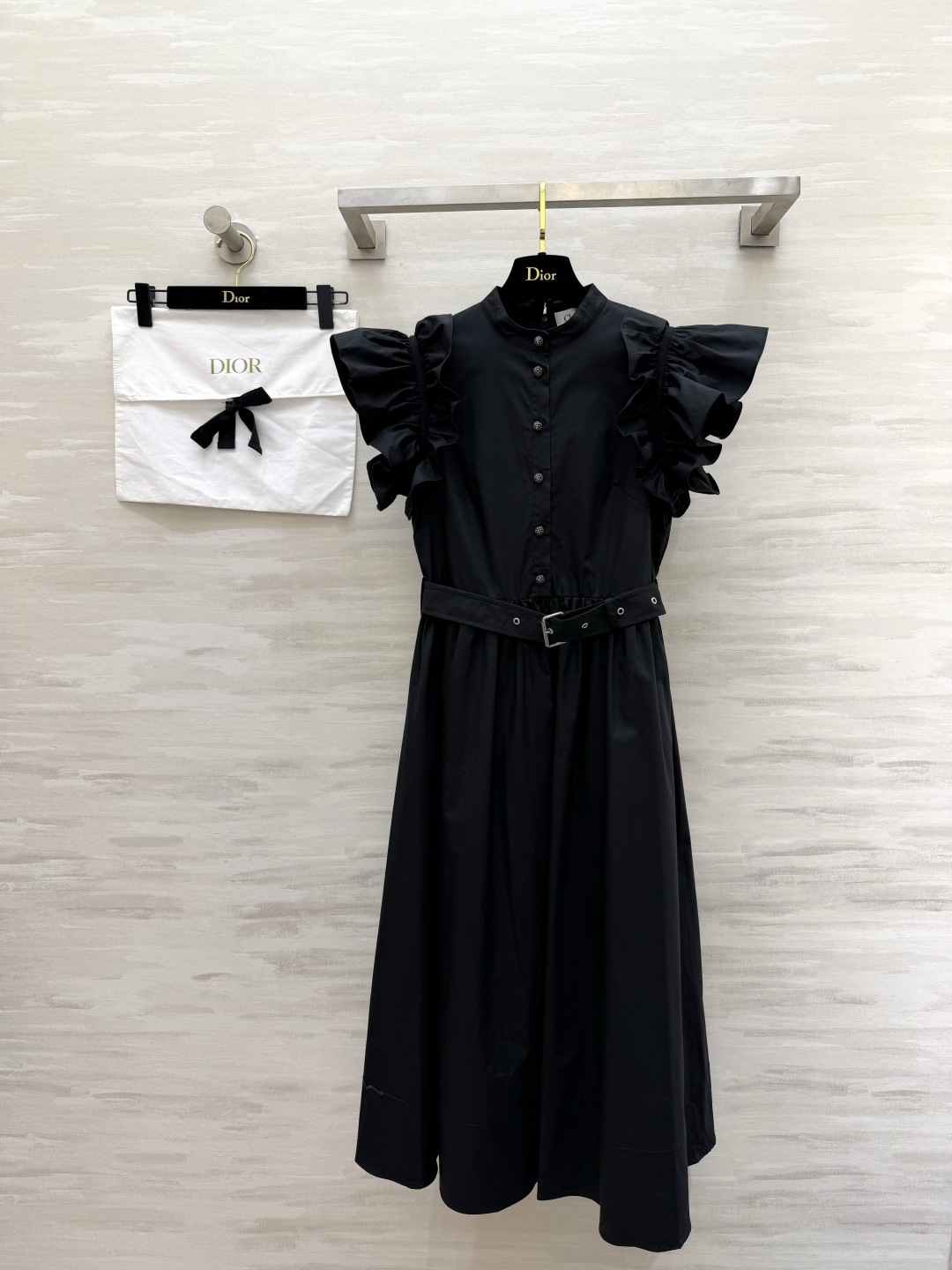 #Dio♡²⁶宫廷感小飞袖连衣裙 把优雅刻进骨子里的经典款 立领+荷叶边设计 修饰肩线超显瘦 同色系腰带