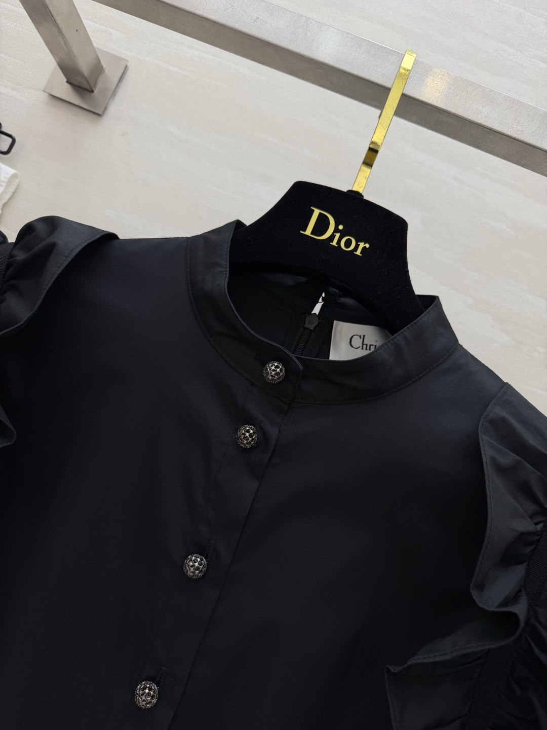 #Dio♡²⁶宫廷感小飞袖连衣裙 把优雅刻进骨子里的经典款 立领+荷叶边设计 修饰肩线超显瘦 同色系腰带