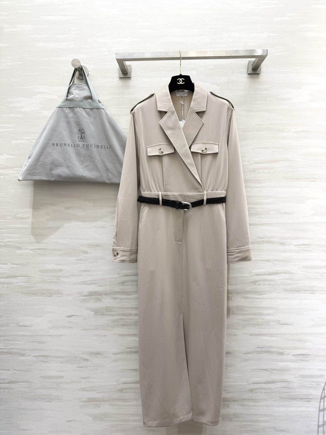 Brunello Cucinell♡²⁶春夏女装系列职场氛围感拉满 西装式连衣裙利落翻领+肩章设计，自带