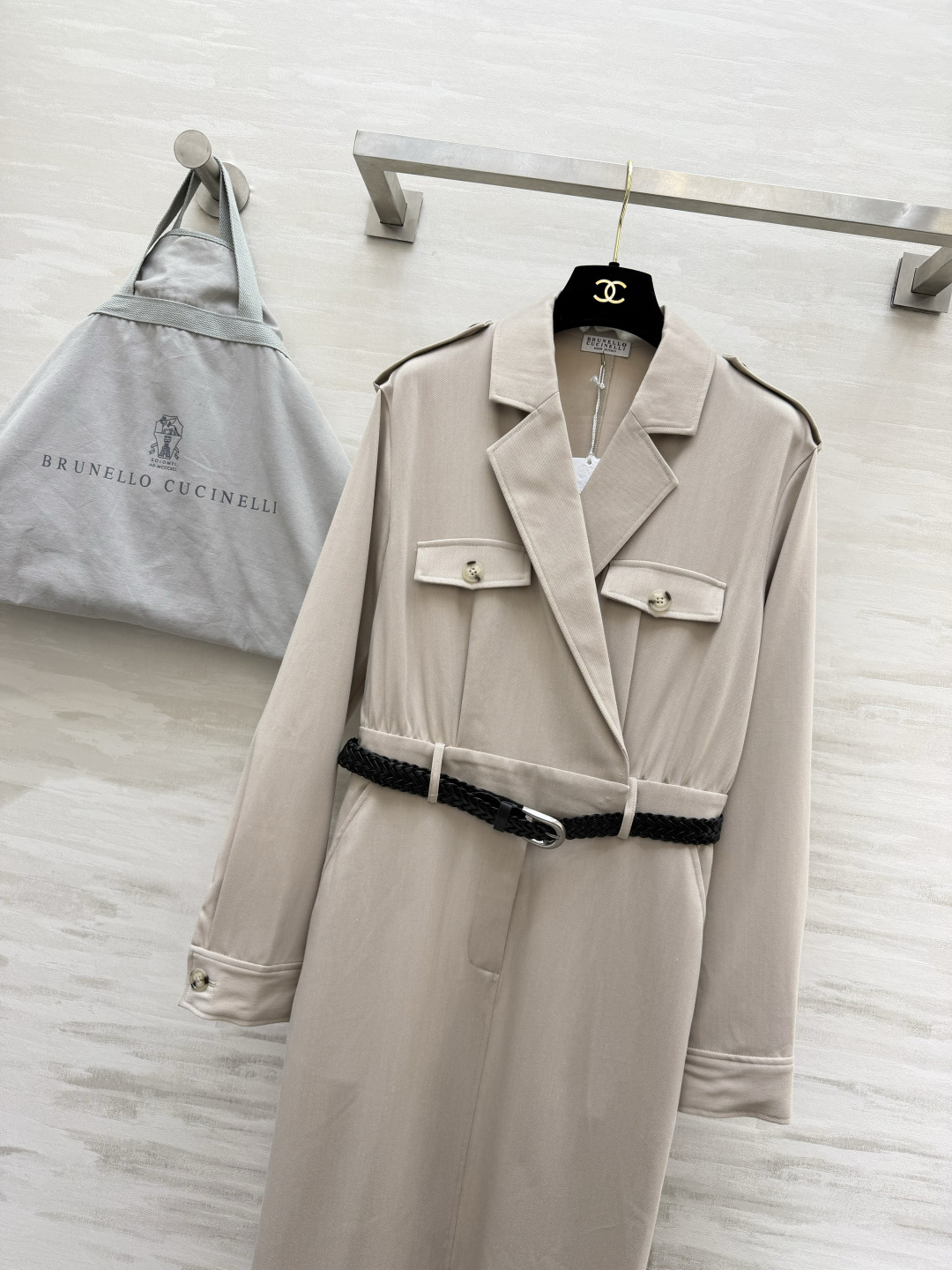 Brunello Cucinell♡²⁶春夏女装系列职场氛围感拉满 西装式连衣裙利落翻领+肩章设计，自带