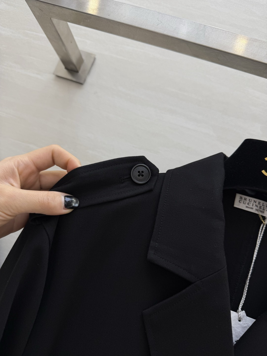 Brunello Cucinell♡²⁶春夏女装系列职场氛围感拉满 西装式连衣裙利落翻领+肩章设计，自带