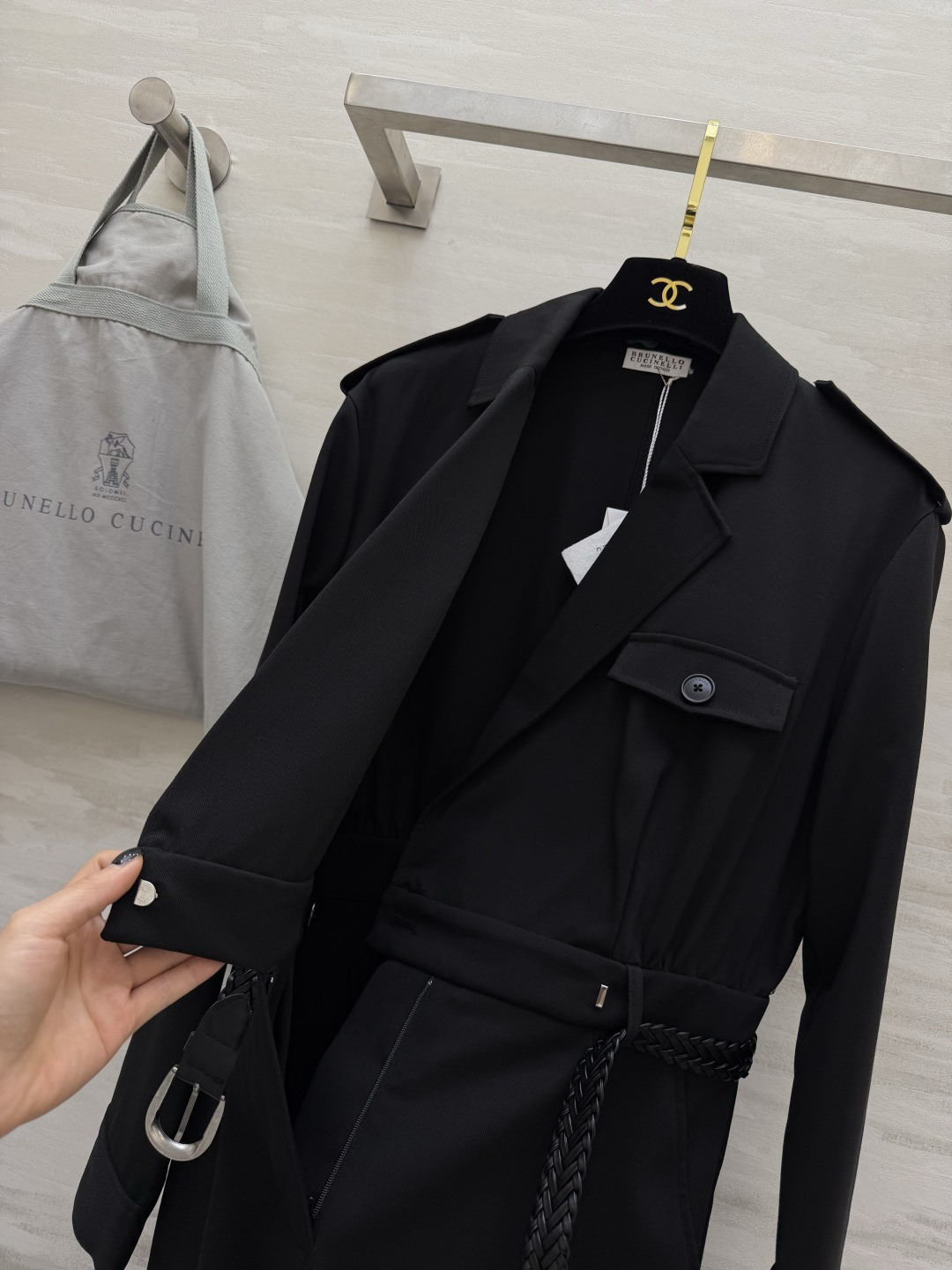 Brunello Cucinell♡²⁶春夏女装系列职场氛围感拉满 西装式连衣裙利落翻领+肩章设计，自带