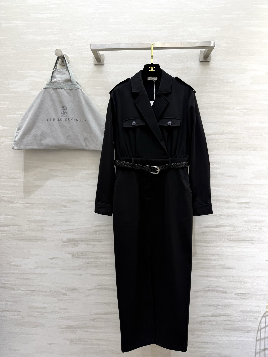 Brunello Cucinell♡²⁶春夏女装系列职场氛围感拉满 西装式连衣裙利落翻领+肩章设计，自带