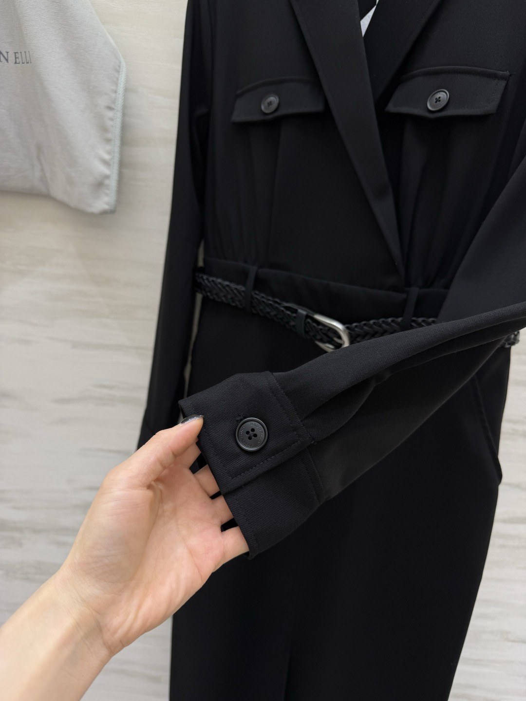 Brunello Cucinell♡²⁶春夏女装系列职场氛围感拉满 西装式连衣裙利落翻领+肩章设计，自带