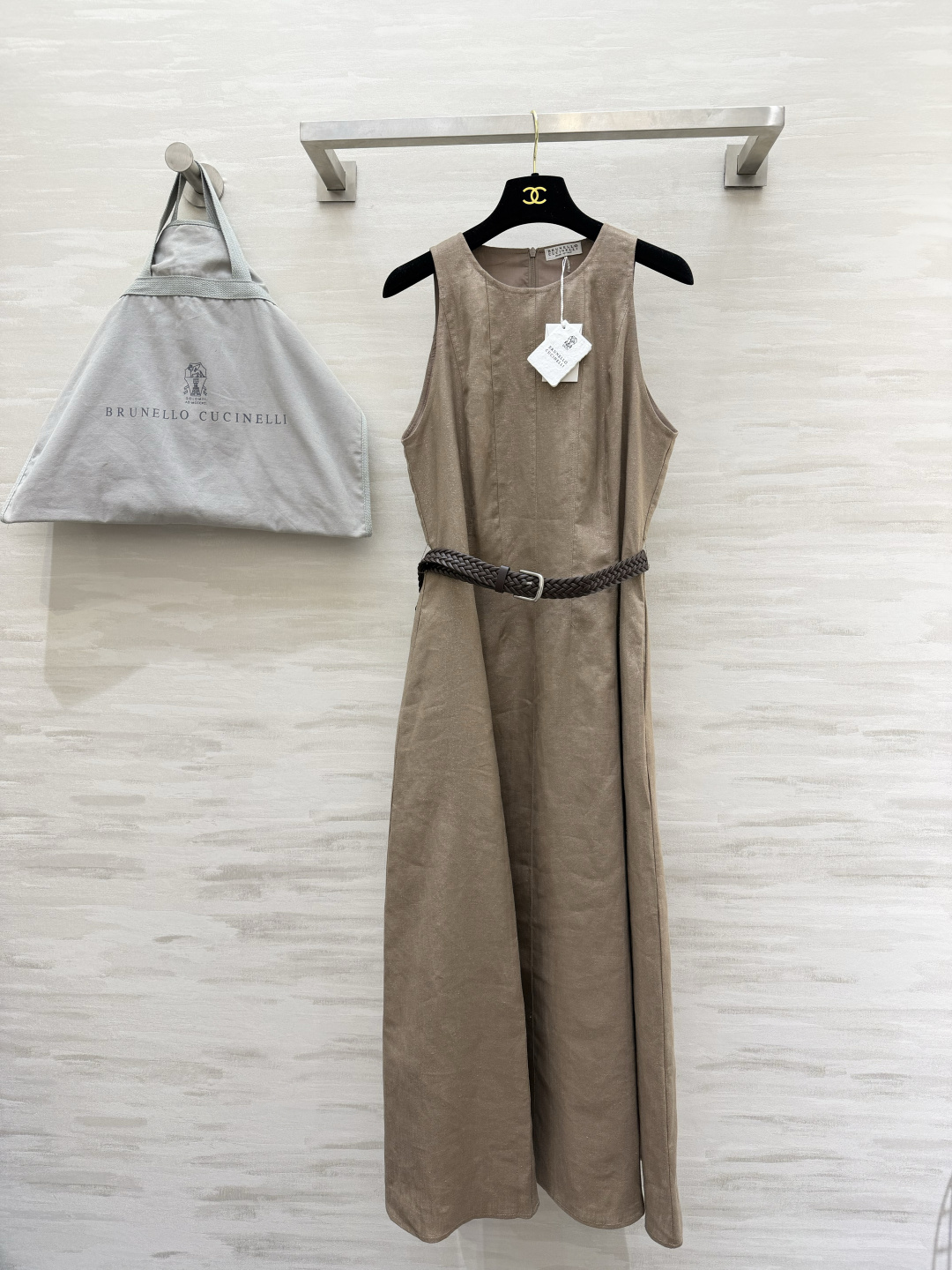 Brunello Cucinell♡²⁶ 无袖亚麻连衣裙 自带呼吸感的亚麻面料 透气又垂坠 圆领+无袖设