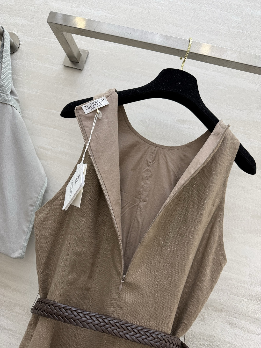 Brunello Cucinell♡²⁶ 无袖亚麻连衣裙 自带呼吸感的亚麻面料 透气又垂坠 圆领+无袖设