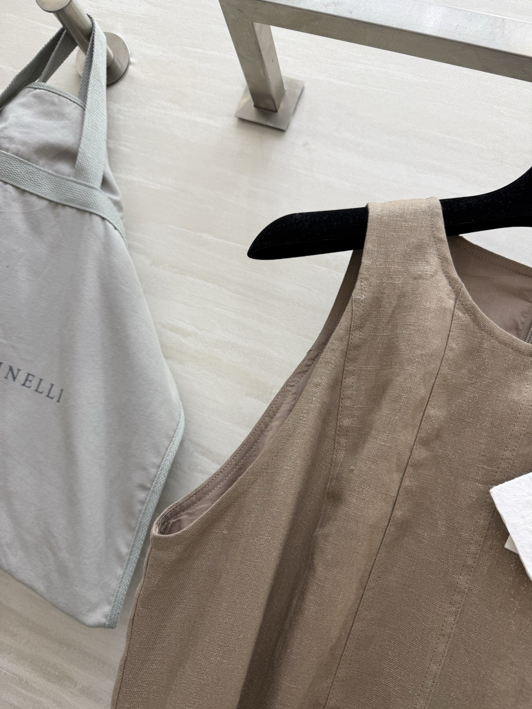Brunello Cucinell♡²⁶ 无袖亚麻连衣裙 自带呼吸感的亚麻面料 透气又垂坠 圆领+无袖设