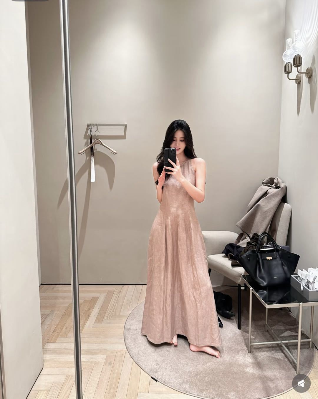 NO:803917,,,19860909,,,Women's clothing