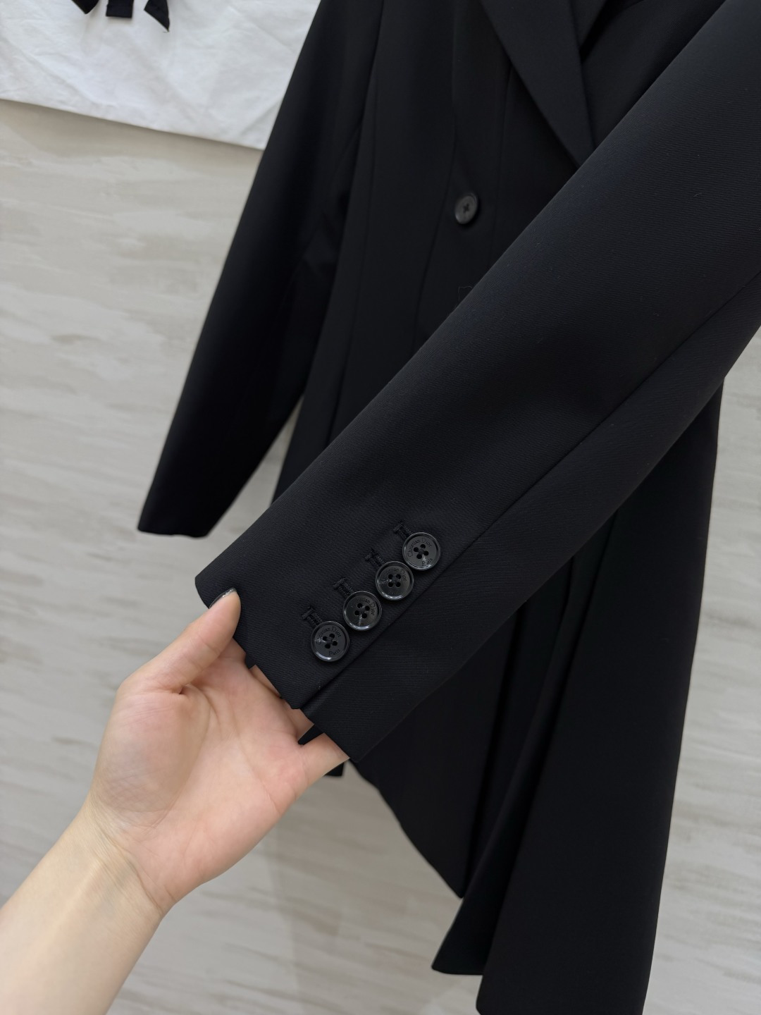 #Dio♡²⁶新款西装式连衣裙 利落剪裁 × 百褶裙摆西装裙的高级感 藏在每一处剪裁里 灰调温柔 黑调利