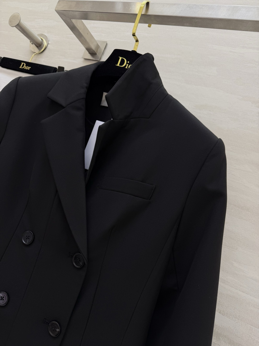 #Dio♡²⁶新款西装式连衣裙 利落剪裁 × 百褶裙摆西装裙的高级感 藏在每一处剪裁里 灰调温柔 黑调利