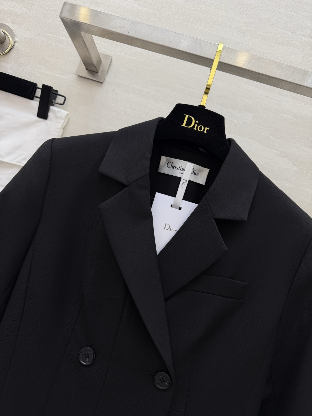 #Dio♡²⁶新款西装式连衣裙 利落剪裁 × 百褶裙摆西装裙的高级感 藏在每一处剪裁里 灰调温柔 黑调利