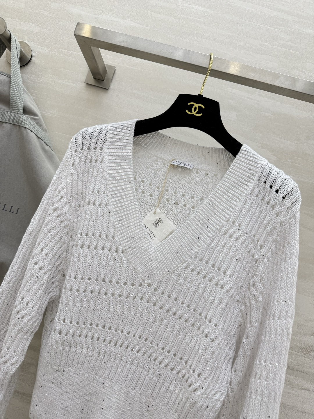 #Brunello Cucinell♡²⁶ss V领镂空针织 干干净净的白色治愈系 定制亚麻亮片纱线🧶 