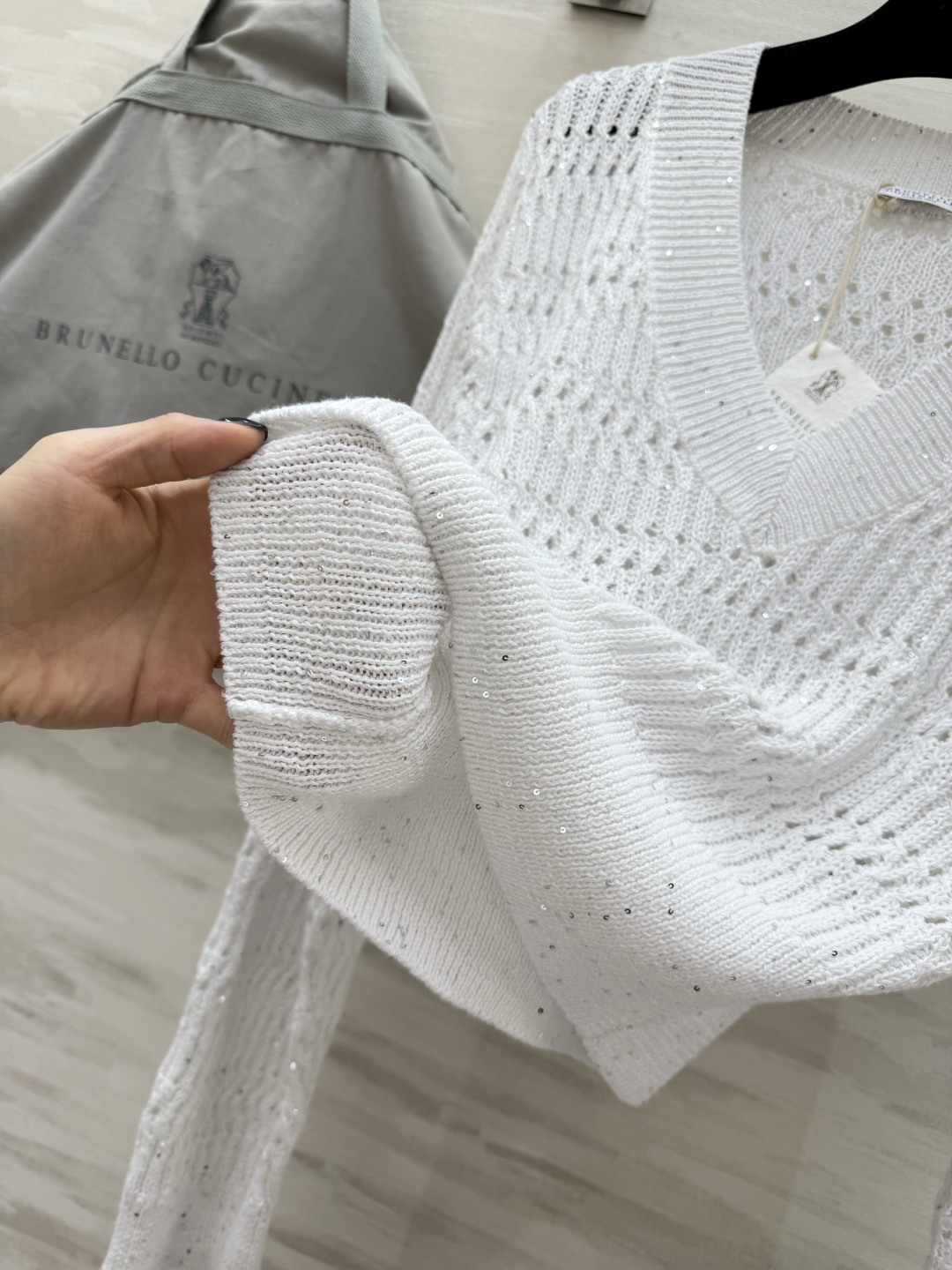 #Brunello Cucinell♡²⁶ss V领镂空针织 干干净净的白色治愈系 定制亚麻亮片纱线🧶 