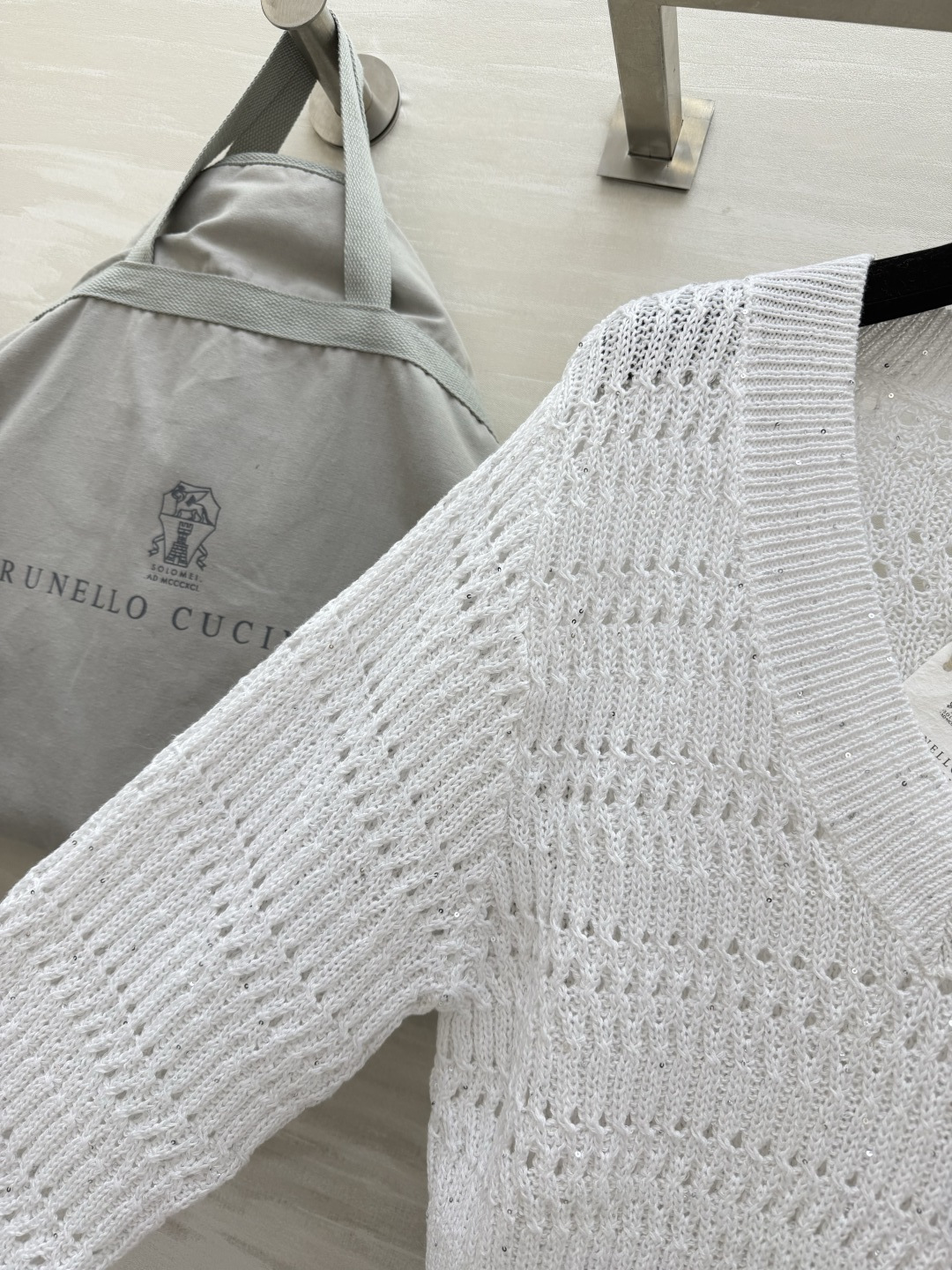 #Brunello Cucinell♡²⁶ss V领镂空针织 干干净净的白色治愈系 定制亚麻亮片纱线🧶 