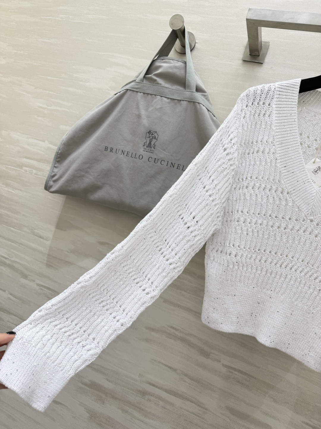 #Brunello Cucinell♡²⁶ss V领镂空针织 干干净净的白色治愈系 定制亚麻亮片纱线🧶 
