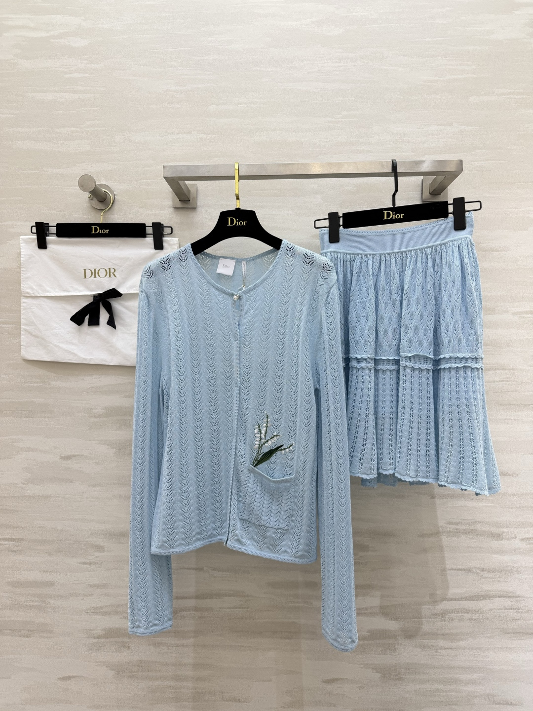 NO:803899,(cardigan, skirt) #Dio’s new light blue knitted suit, lily of the valley embroidery, hollow texture, you’ll fall in love with the light blue color with its own coolness, high-quality customization, available in stock, size 36/38/40,, dior, skirts,19860909（开衫,半裙）#Dio新款 浅蓝针织套装 铃兰刺绣 镂空肌理 一眼沦陷浅蓝色自带清冷感 高品质定制 现货首发size36/38/40,,dior,skirts,,Women's clothing