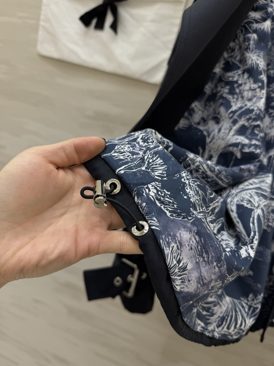 #DIO♡²⁶新款连帽风衣外套 利落剪裁 自带松弛感 白/黑双色可选！防风又显瘦 通勤休闲都适配简约高级