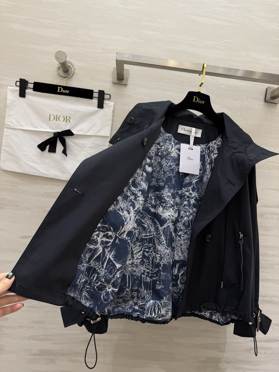 #DIO♡²⁶新款连帽风衣外套 利落剪裁 自带松弛感 白/黑双色可选！防风又显瘦 通勤休闲都适配简约高级