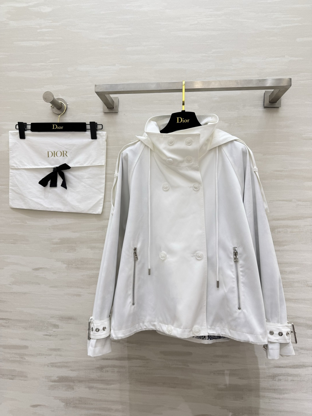 #DIO♡²⁶新款连帽风衣外套 利落剪裁 自带松弛感 白/黑双色可选！防风又显瘦 通勤休闲都适配简约高级