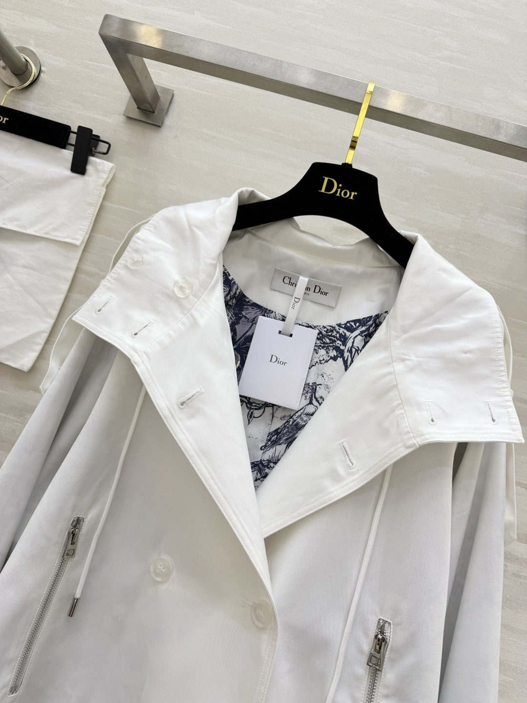 #DIO♡²⁶新款连帽风衣外套 利落剪裁 自带松弛感 白/黑双色可选！防风又显瘦 通勤休闲都适配简约高级