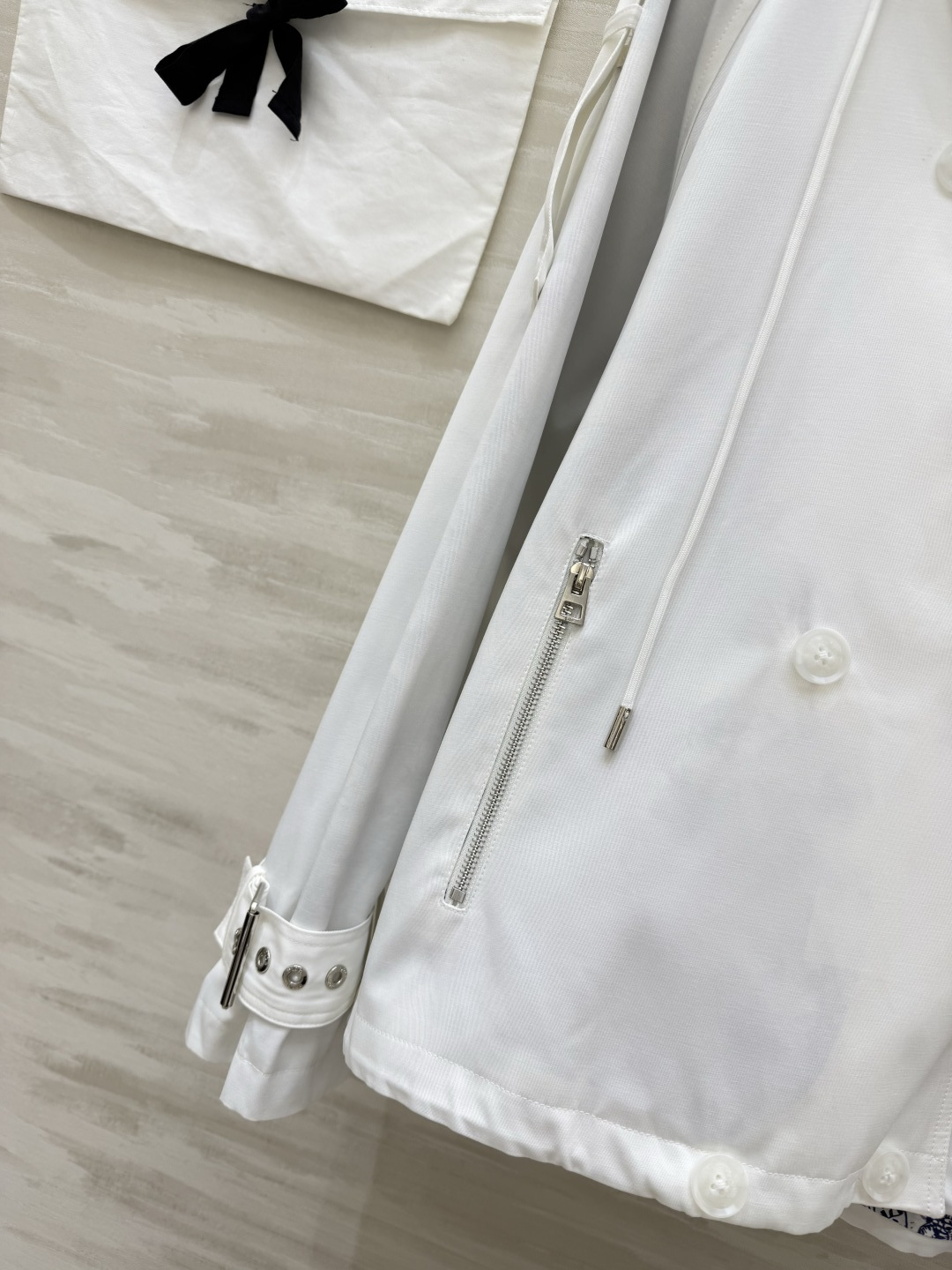 #DIO♡²⁶新款连帽风衣外套 利落剪裁 自带松弛感 白/黑双色可选！防风又显瘦 通勤休闲都适配简约高级