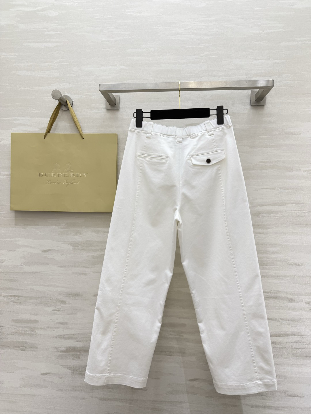 #Burberr²⁶直筒裤 黑白双色经典永存 黄金裤长｜修饰腿型一绝 小个子也能轻松驾驭 利落阔腿剪裁｜