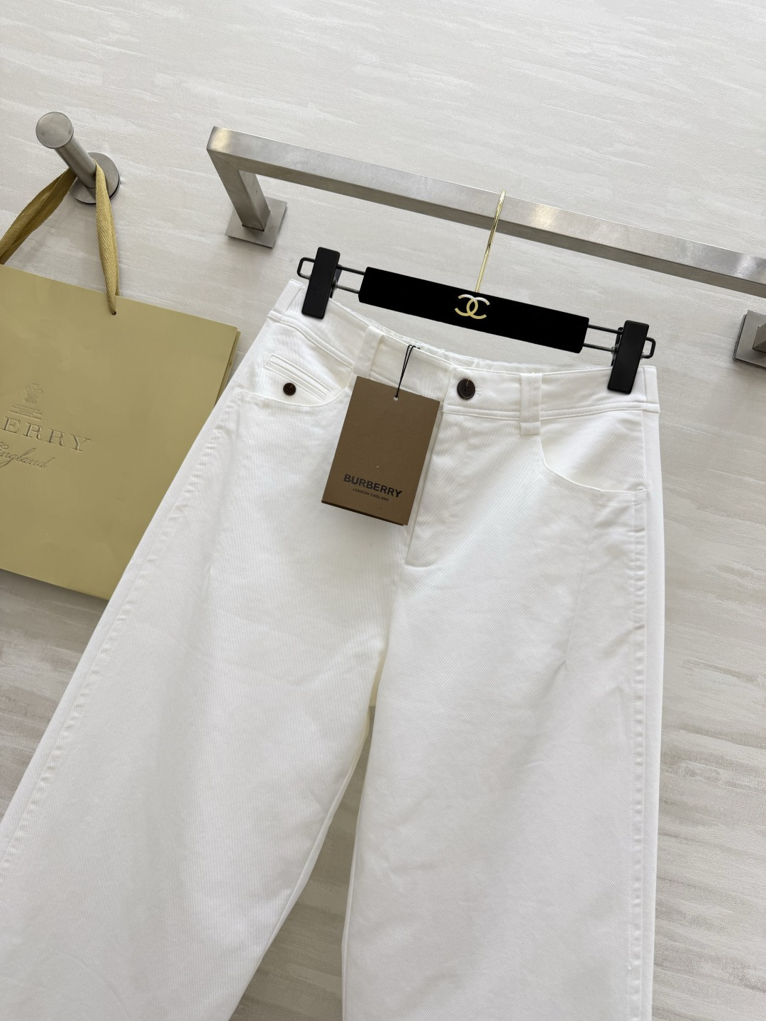 #Burberr²⁶直筒裤 黑白双色经典永存 黄金裤长｜修饰腿型一绝 小个子也能轻松驾驭 利落阔腿剪裁｜