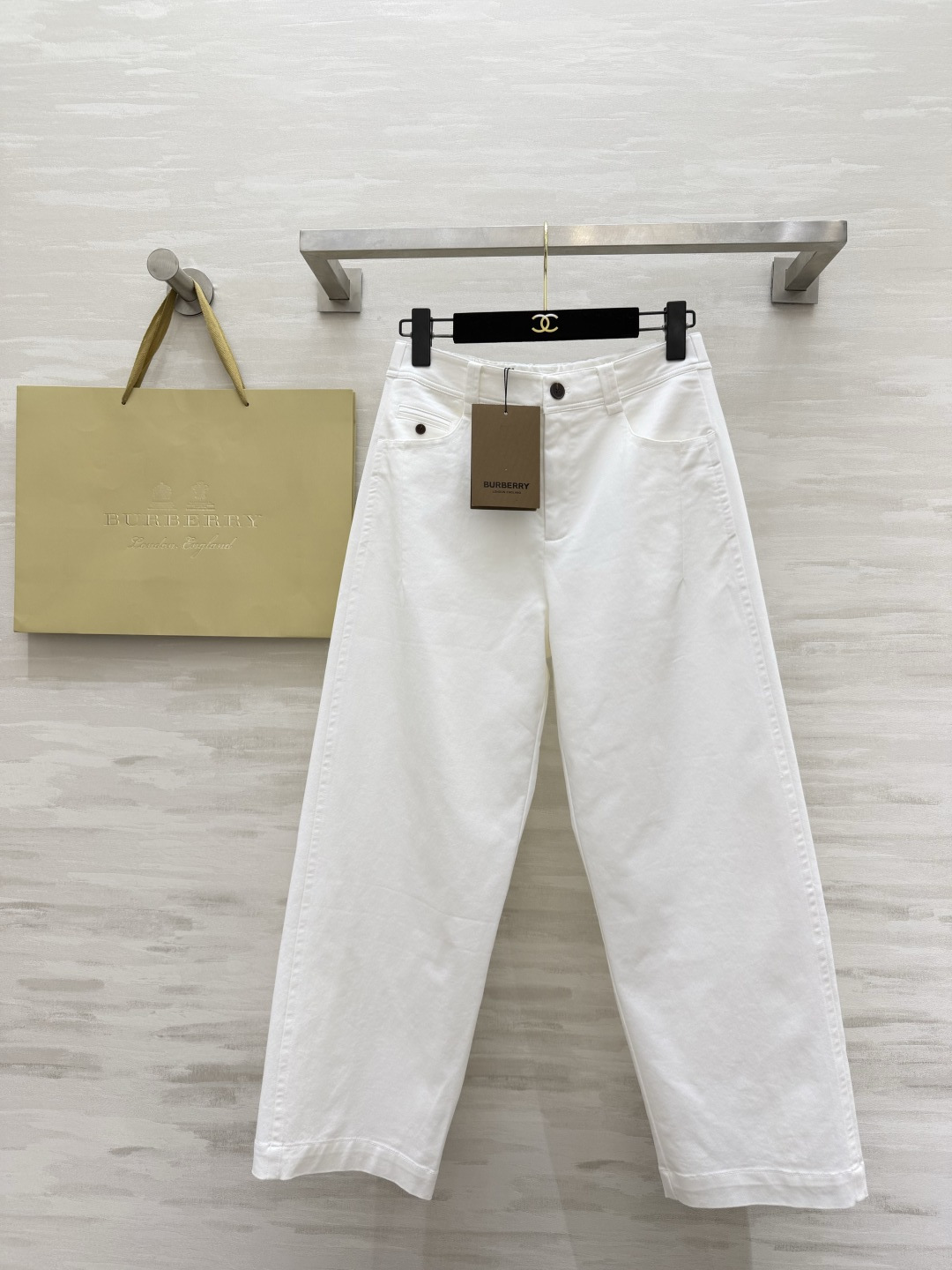 #Burberr²⁶直筒裤 黑白双色经典永存 黄金裤长｜修饰腿型一绝 小个子也能轻松驾驭 利落阔腿剪裁｜