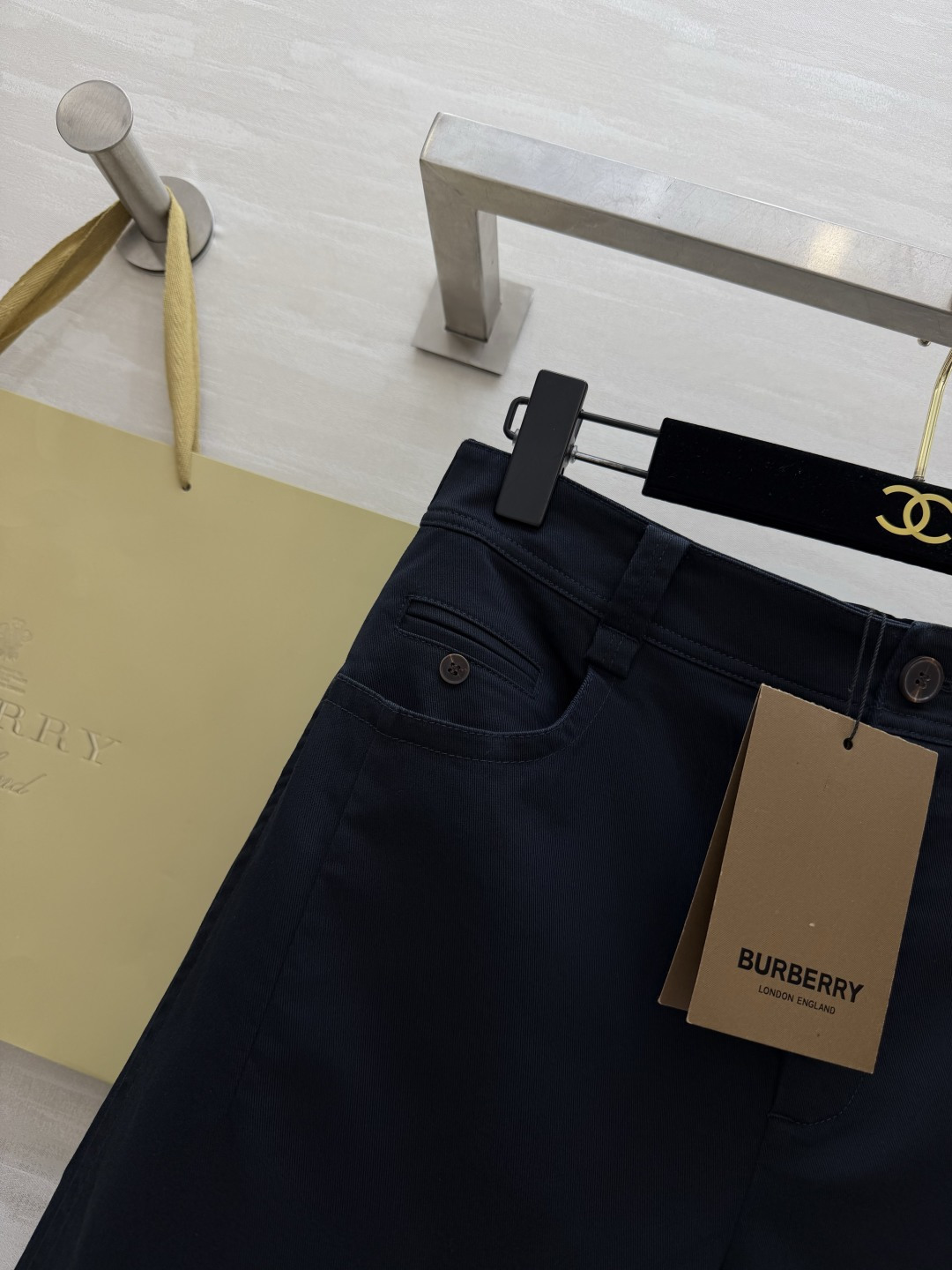 #Burberr²⁶直筒裤 黑白双色经典永存 黄金裤长｜修饰腿型一绝 小个子也能轻松驾驭 利落阔腿剪裁｜