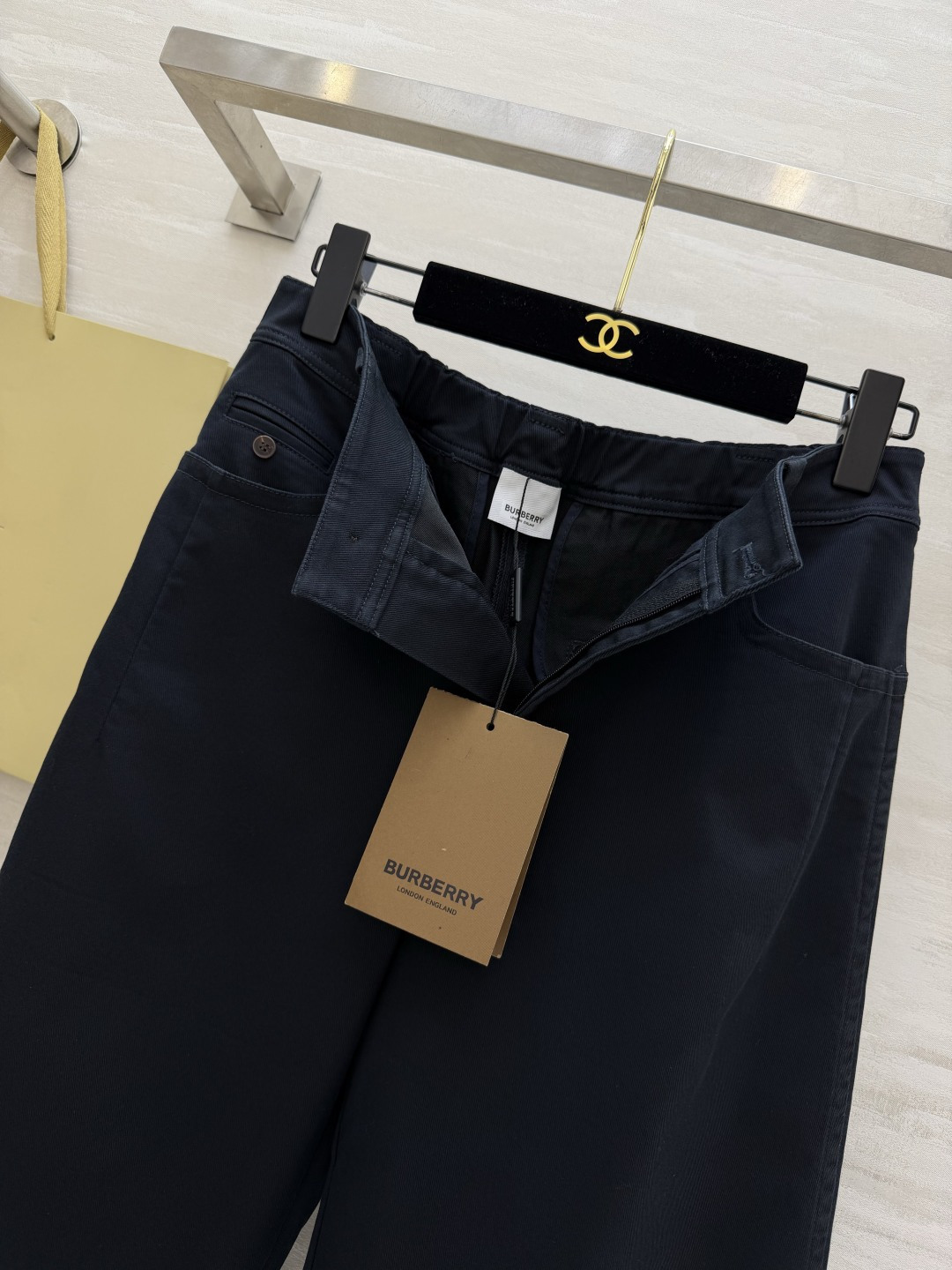 #Burberr²⁶直筒裤 黑白双色经典永存 黄金裤长｜修饰腿型一绝 小个子也能轻松驾驭 利落阔腿剪裁｜