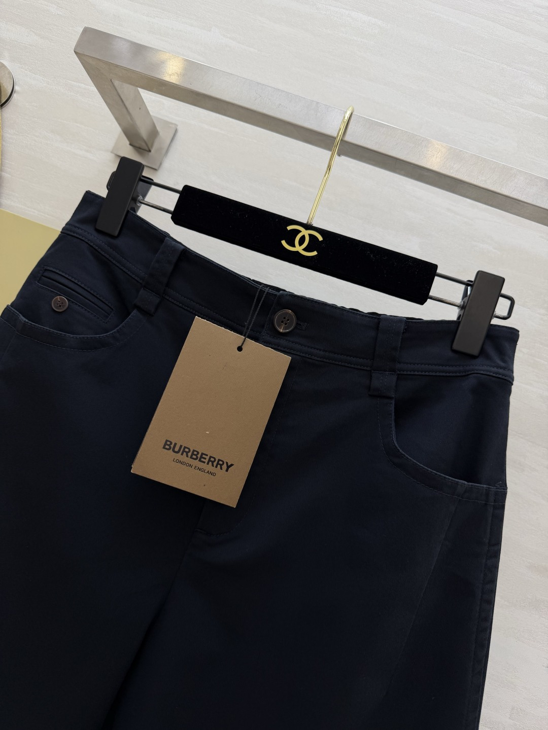 #Burberr²⁶直筒裤 黑白双色经典永存 黄金裤长｜修饰腿型一绝 小个子也能轻松驾驭 利落阔腿剪裁｜