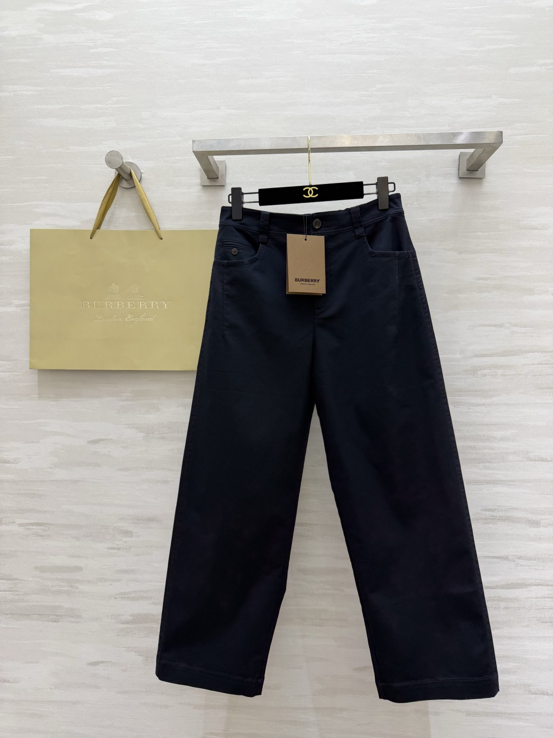 #Burberr²⁶直筒裤 黑白双色经典永存 黄金裤长｜修饰腿型一绝 小个子也能轻松驾驭 利落阔腿剪裁｜