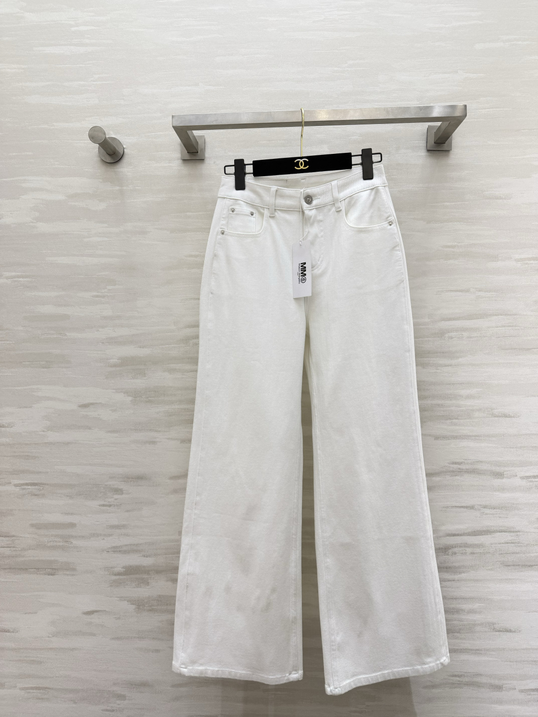 #MM6²⁶微喇阔腿牛仔裤 经典白/低饱和卡其 高支软牛仔面料 垂感拉满 高腰直筒微阔版型 轻松藏住腰腹