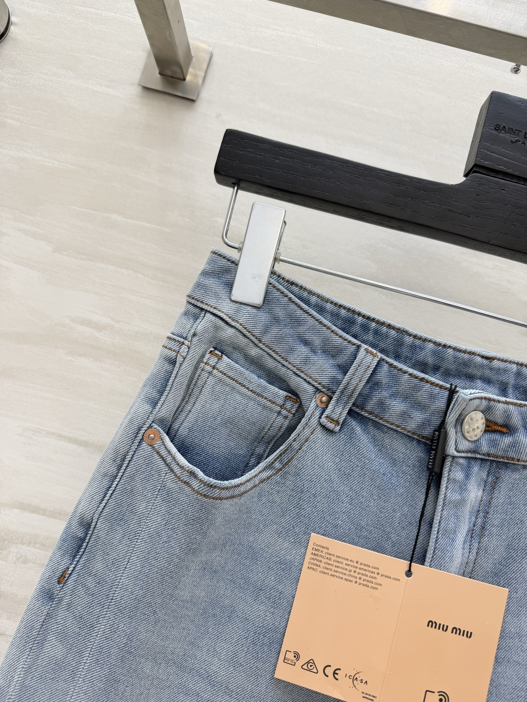 ✨ 年度封神｜Miumi♡复古微喇牛仔裤深靛蓝水洗自带高级磨白感，高腰微喇版型+裤脚毛边开叉，不挑腿型，