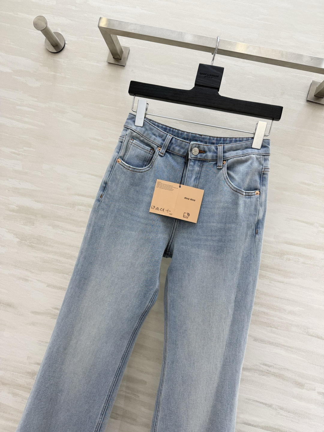 ✨ 年度封神｜Miumi♡复古微喇牛仔裤深靛蓝水洗自带高级磨白感，高腰微喇版型+裤脚毛边开叉，不挑腿型，