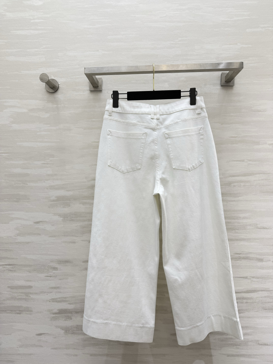 ✨ 年度封神｜#Loew♡百搭阔腿神裤白/牛仔蓝！利落的阔腿剪裁+利落裤脚藏肉显瘦，不挑腿型 高弹牛仔面