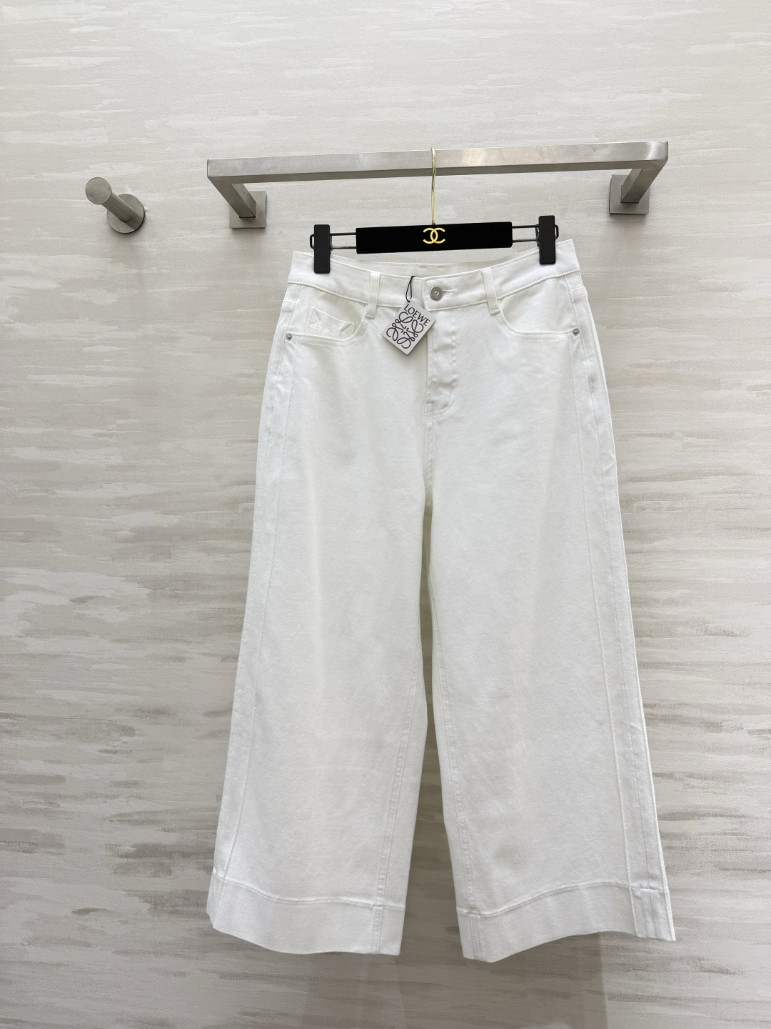 ✨ 年度封神｜#Loew♡百搭阔腿神裤白/牛仔蓝！利落的阔腿剪裁+利落裤脚藏肉显瘦，不挑腿型 高弹牛仔面