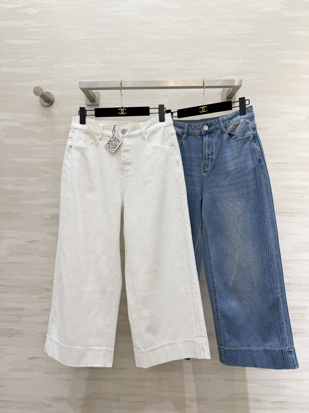 ✨ 年度封神｜#Loew♡百搭阔腿神裤白/牛仔蓝！利落的阔腿剪裁+利落裤脚藏肉显瘦，不挑腿型 高弹牛仔面