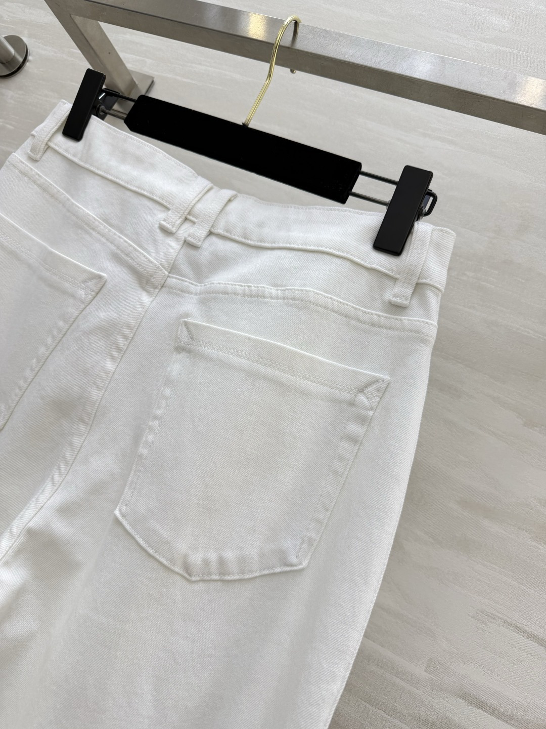 ✨ 年度封神｜#Loew♡百搭阔腿神裤白/牛仔蓝！利落的阔腿剪裁+利落裤脚藏肉显瘦，不挑腿型 高弹牛仔面