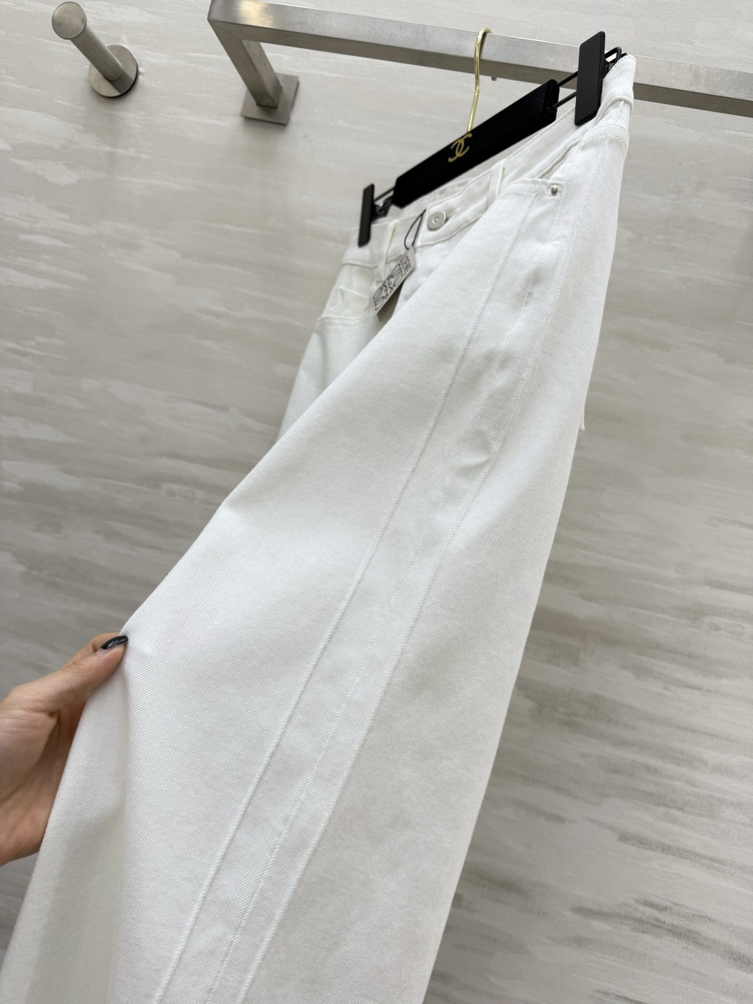 ✨ 年度封神｜#Loew♡百搭阔腿神裤白/牛仔蓝！利落的阔腿剪裁+利落裤脚藏肉显瘦，不挑腿型 高弹牛仔面