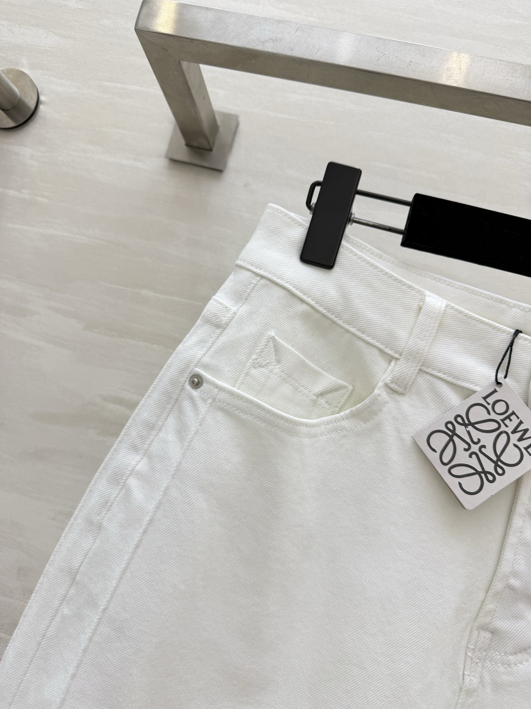 ✨ 年度封神｜#Loew♡百搭阔腿神裤白/牛仔蓝！利落的阔腿剪裁+利落裤脚藏肉显瘦，不挑腿型 高弹牛仔面